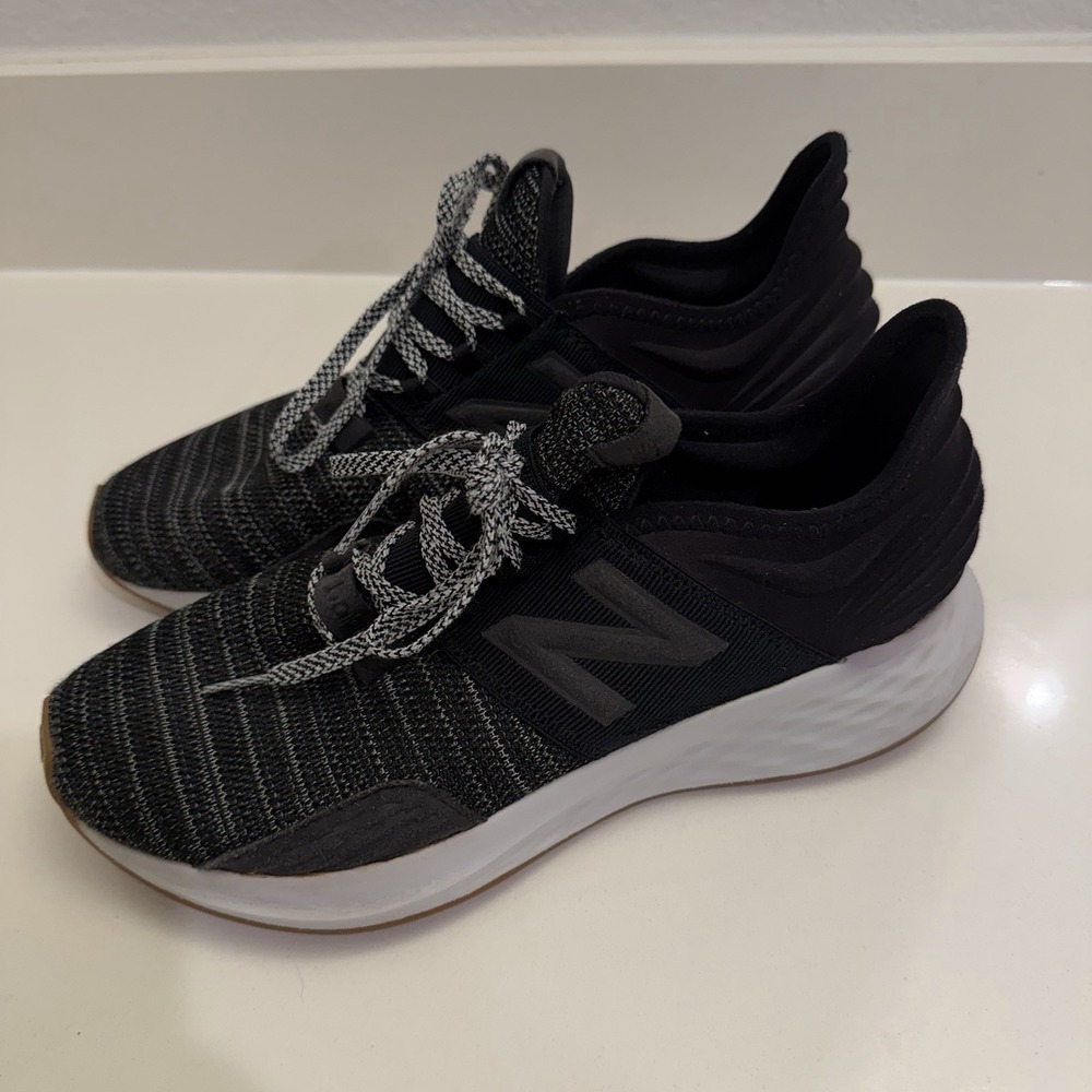 NEW BALANCE Fresh Foam Roav V1 Black/White Knit Size 8 Men - Fits Like Women 9.5 - Picture 2 of 7